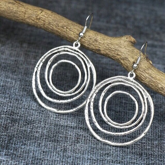 💫Layered Circle Antique Silver Look Earrings NWT - Picture 2 of 4